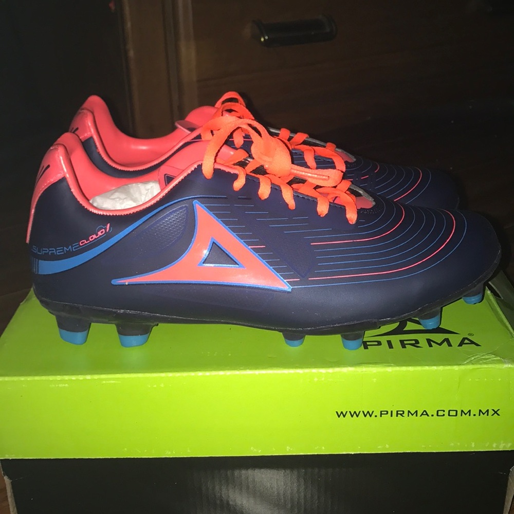 Soccer cleats - Picture 3 of 3